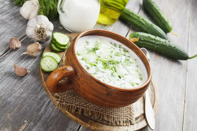 Tzatziki recept krok za krokem: Nejlepší omáčka ke špízům